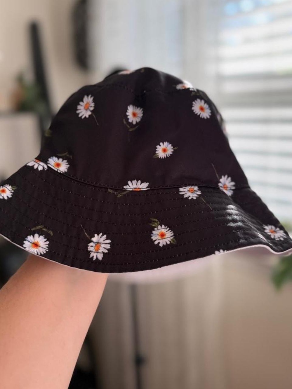 Black Daisy Print Bucket Hat - Women's Floral Sun Hat